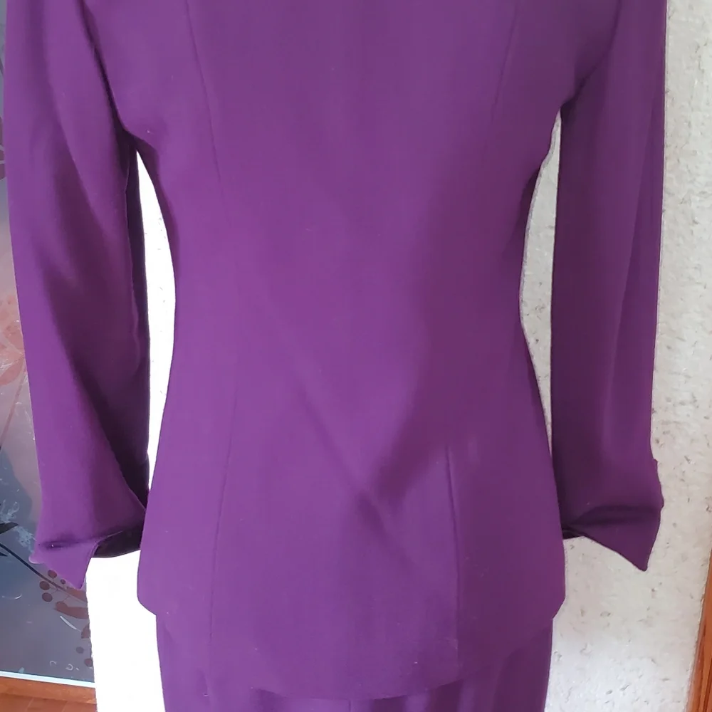 Original Christian Dior SUIT. Never been worn. 100% wool . Size 2 p